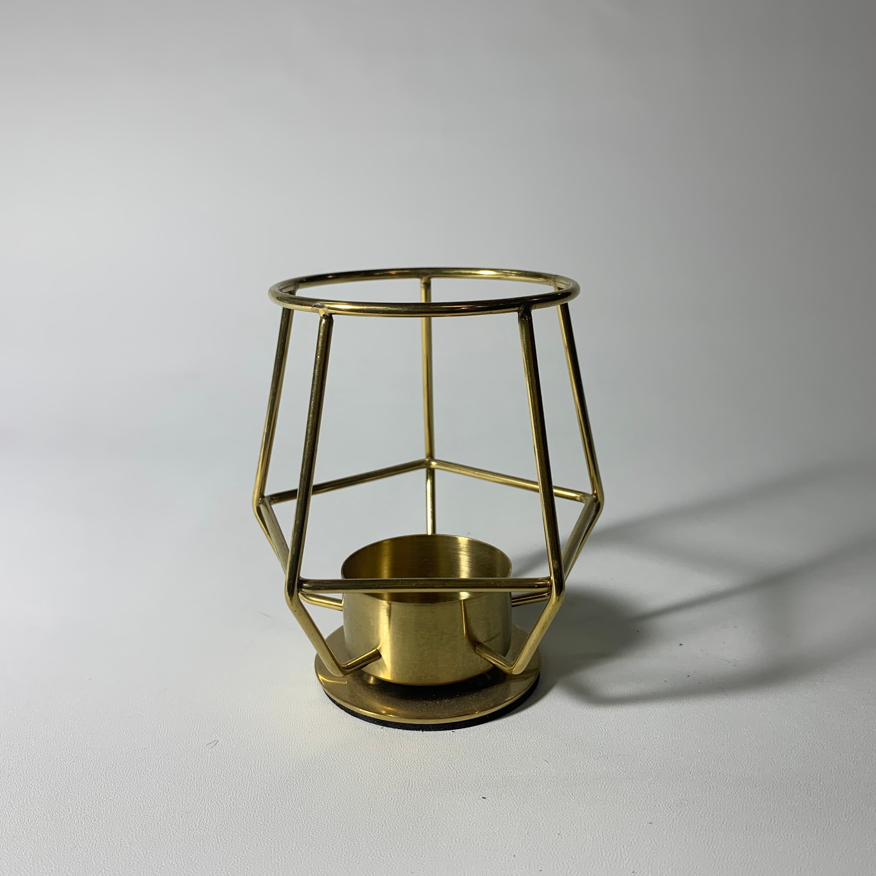 金屬金色燭台