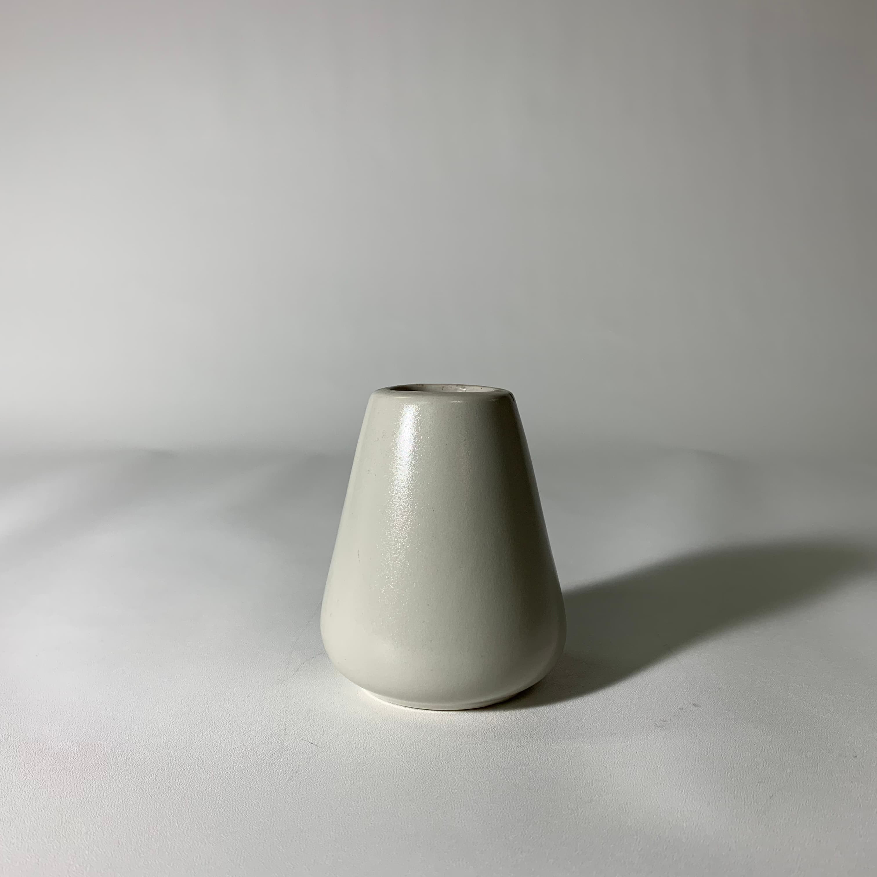 陶瓷白色小花瓶
