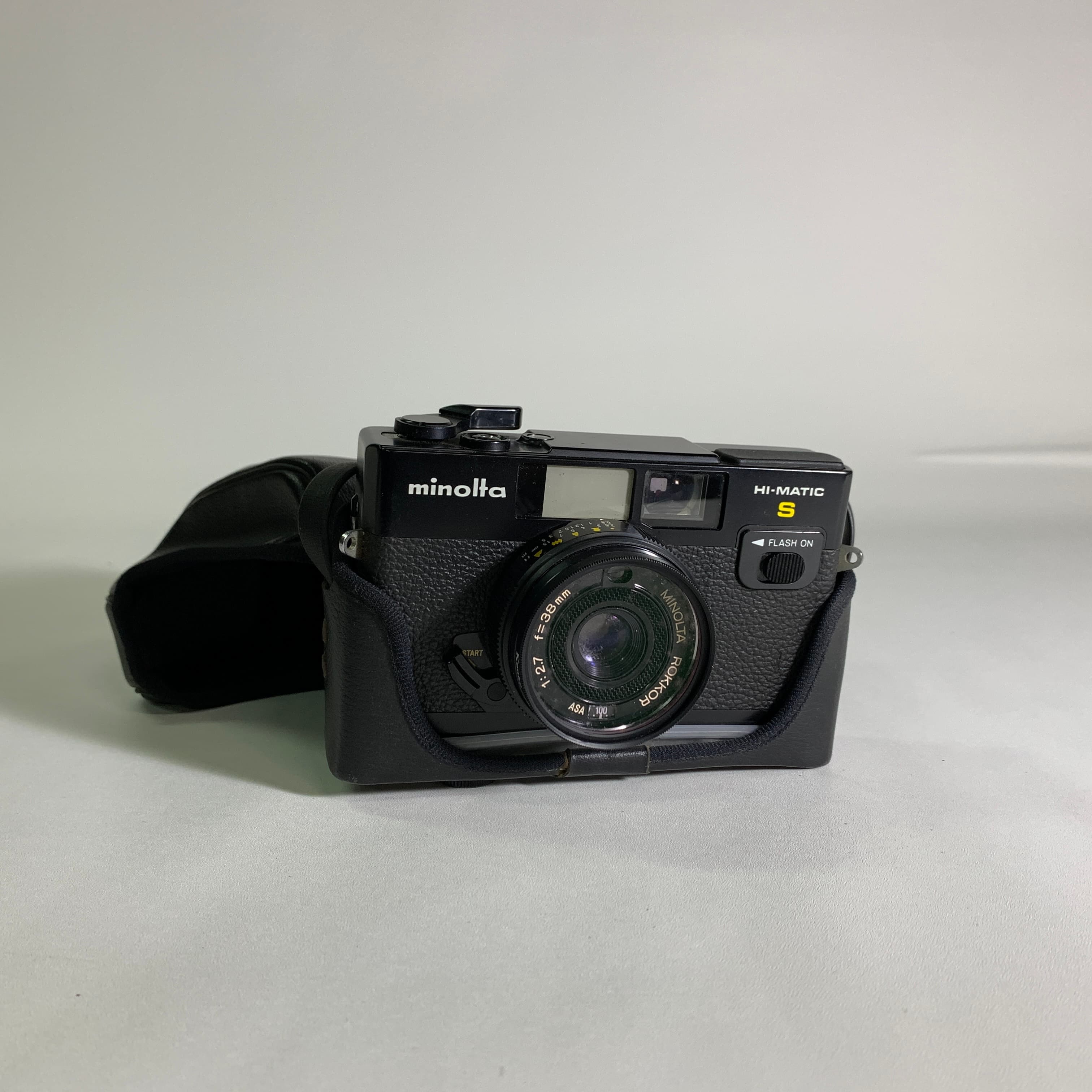 minolta black with case