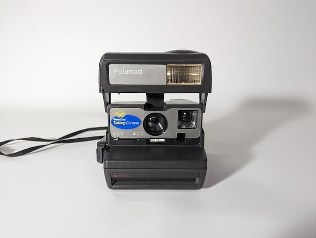 塑膠黑色拍立得(Polaroid OneStep talking camera)