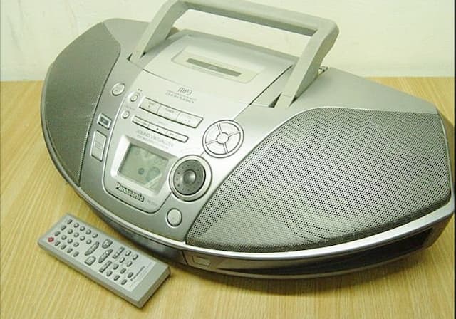 銀色國際牌 眼鏡蛇手提隨身聽 卡夾（壞）-cd