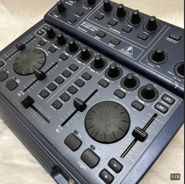 黑色b-control dj 混音器