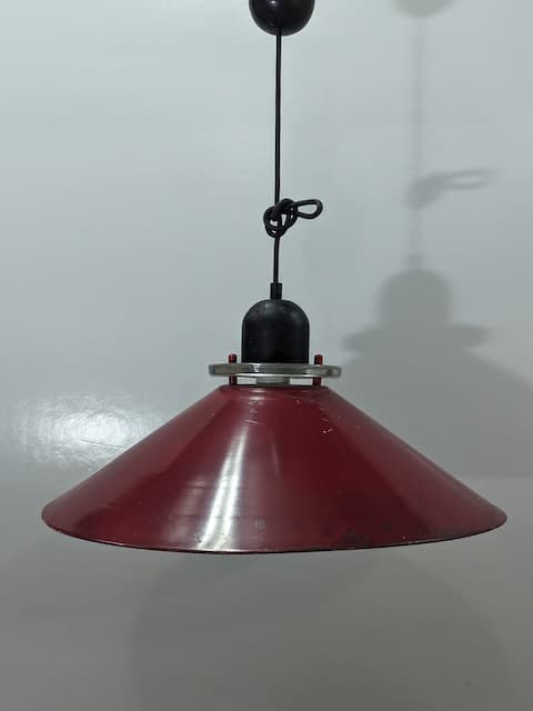 紅色鐵皮吊燈