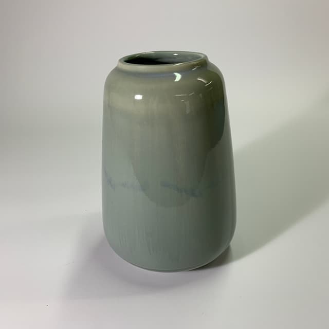 灰綠色桃瓷花瓶