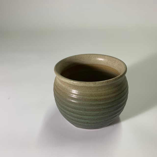 墨綠色陶瓷小花瓶