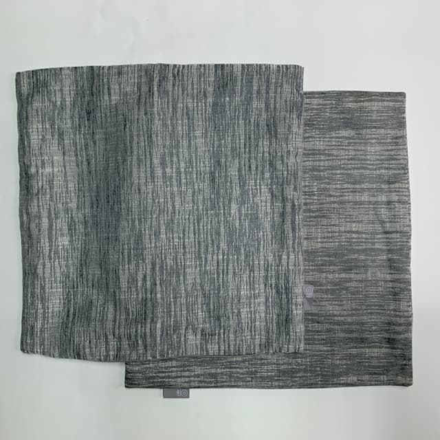 灰色 pillow case
