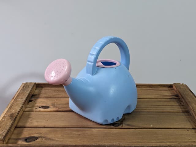 塑膠淺藍色大象澆花器