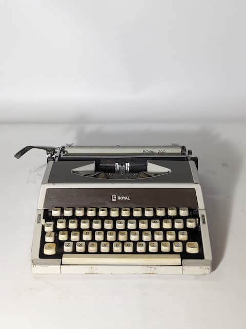 鐵質Smith Corona XE 5200咖啡色打字機(無外殼)