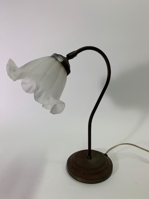 白色玻璃花朵造型燈罩桌燈
