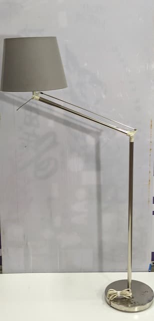 IKEA銀色可調角度立燈(燈座使用痕跡明顯)