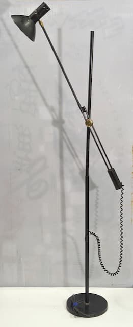 黑色復古金屬懸臂立燈